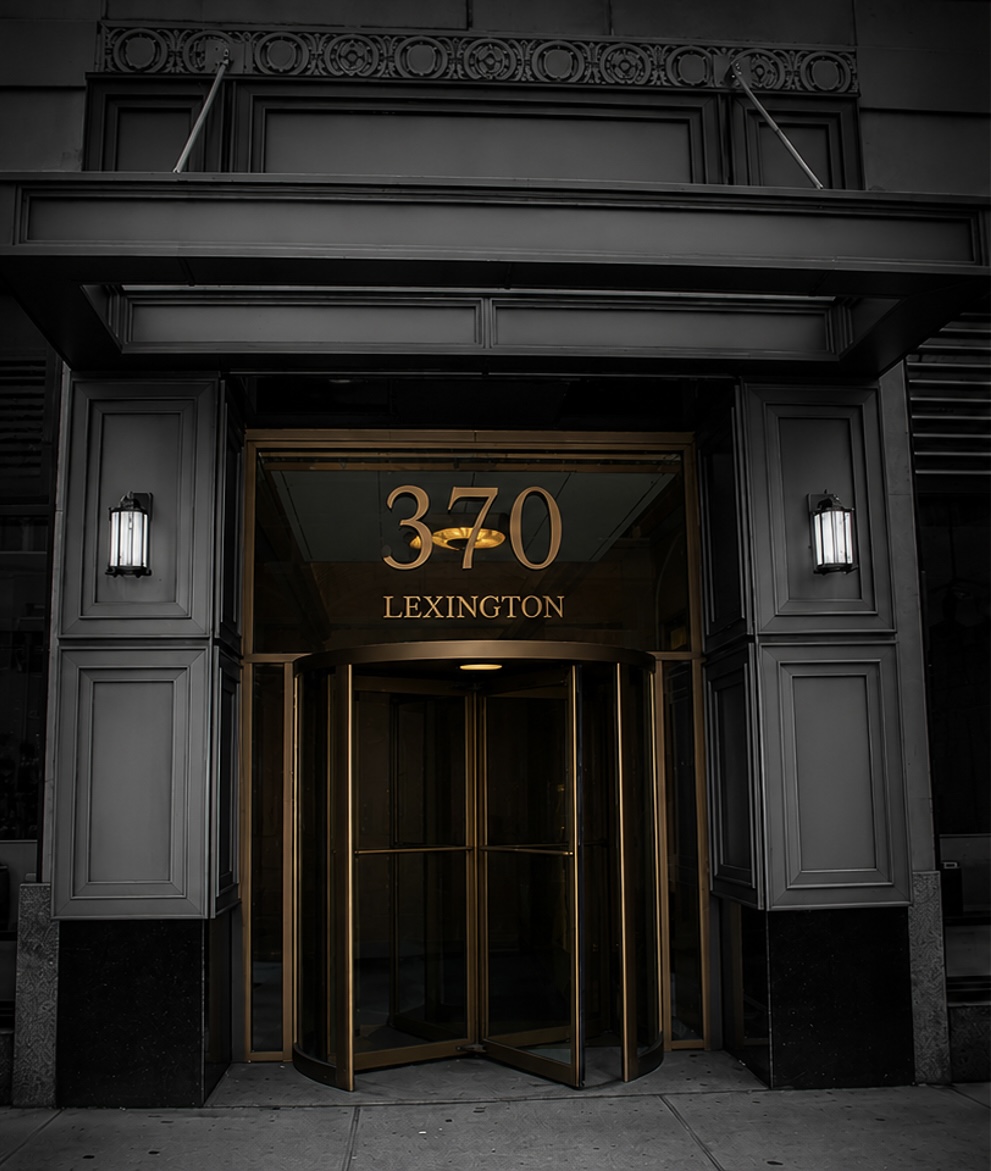 370 Lexington façade and canopy