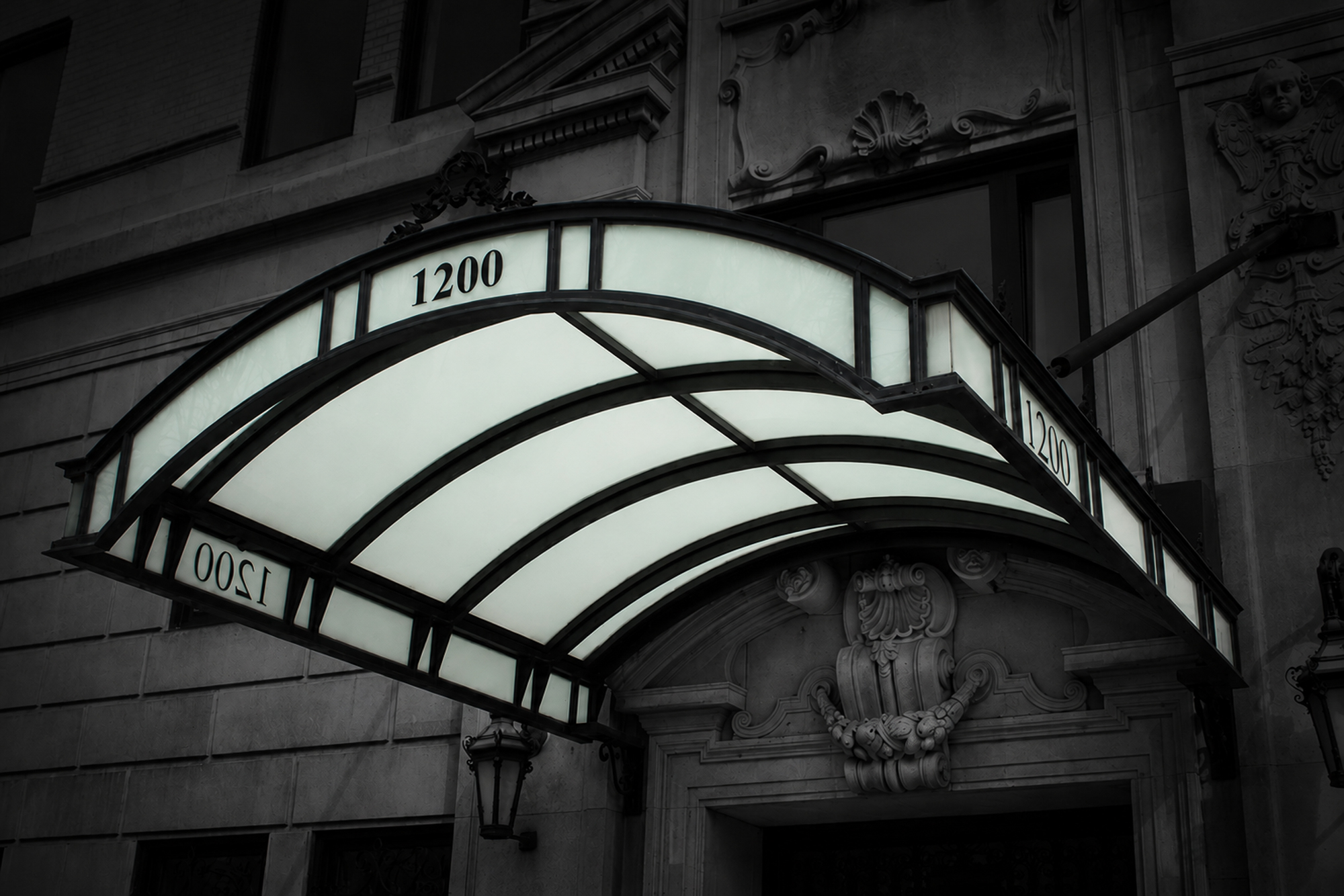 1200 cantilevered canopy